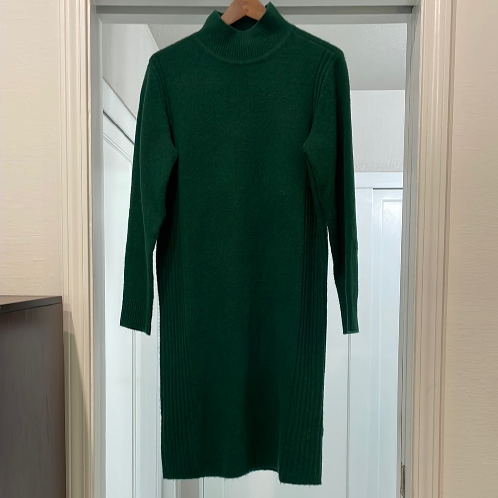 Elegant Green Turtleneck Dress